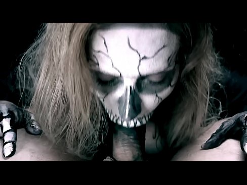 ❤️ Demoniška mergina čiulpia varpą savo juoda burna ir ryja spermą. ️ Porno video prie lt.extraclasswork.ru ❤